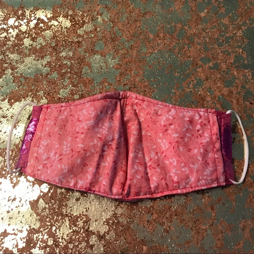 GIRL’S “MY FOILED HIPPO” PINK FACE MASK